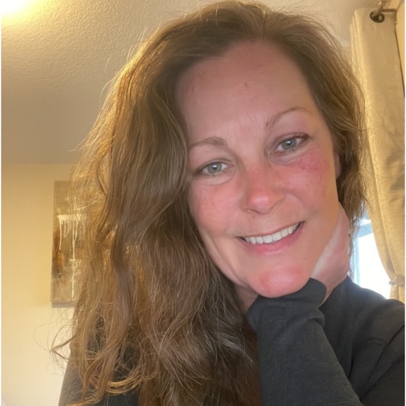 Meet your Posher, Janelle - Picture 2 of 2